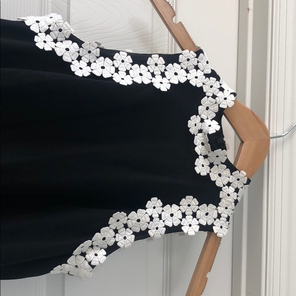 Designer  dress -never worn - Picture 2 of 3